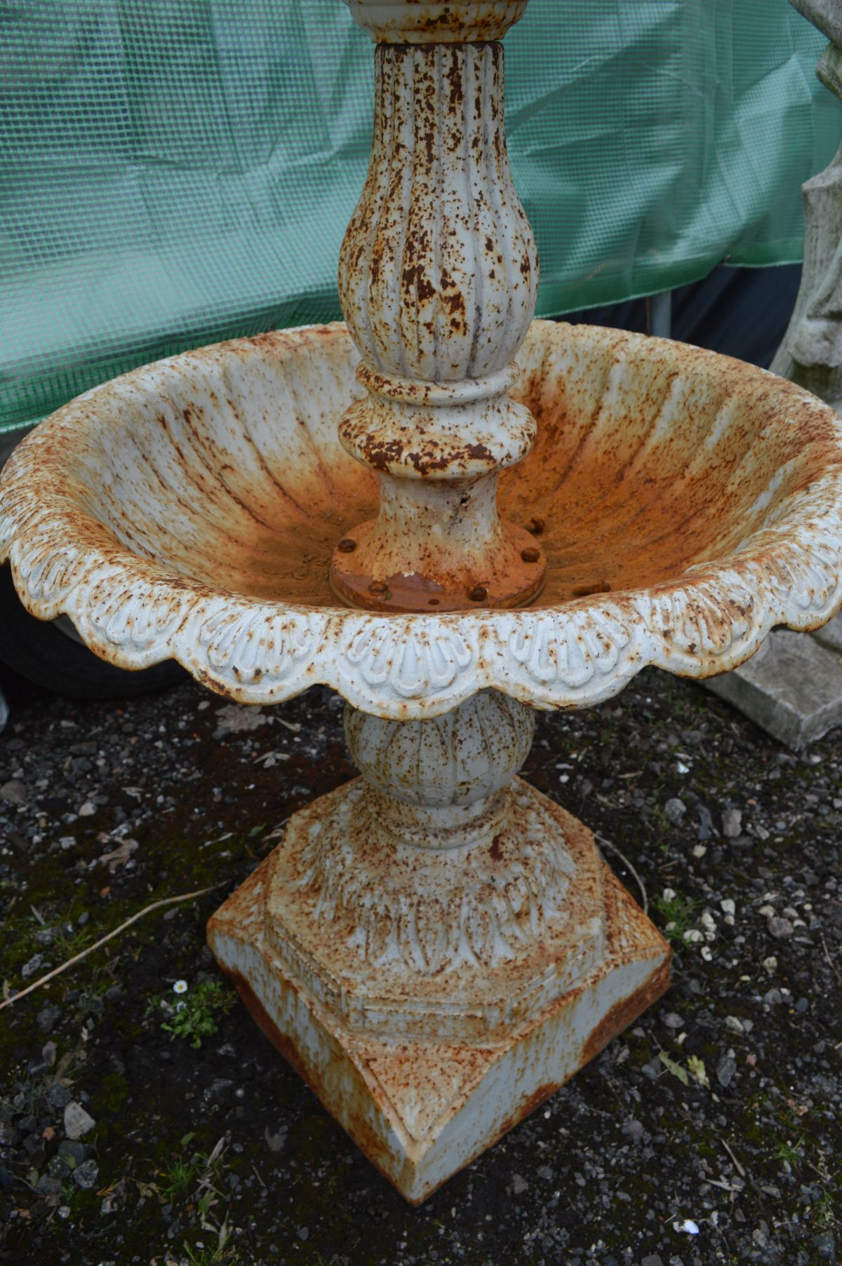 A CAST IRON GRADUATED TWO TIER WATER FEACHURE, later painted white and rusted, on a square base - Image 3 of 3