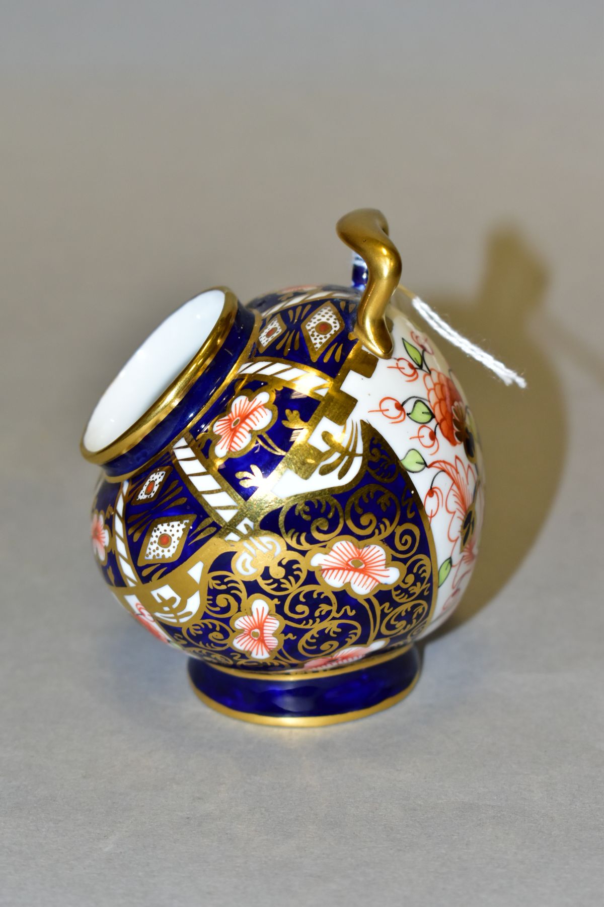 A ROYAL CROWN DERBY IMARI HOD SHAPED VASE, pattern nos 6299/2451, bears date cypher for 1927, - Image 2 of 5