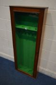 AN EDWARDIAN WALNUT GLAZED SINGLE DOOR GUN CABINET, green velour interior and spaces four guns, 52cm