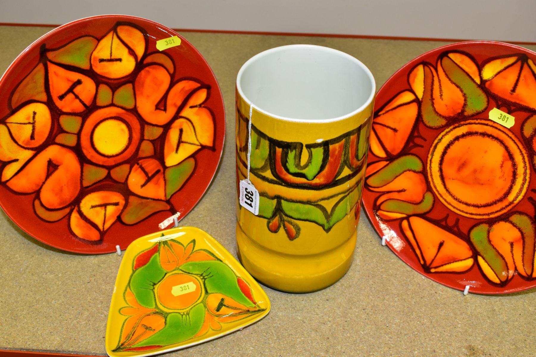 FOUR PIECES OF POOLE POTTERY, abstract designs, comprising two red ground plates, both 25.5cm - Bild 6 aus 8