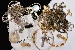A BAG OF ASSORTED YELLOW AND WHITE METAL JEWELLERY, to include two yellow metal bangles each with