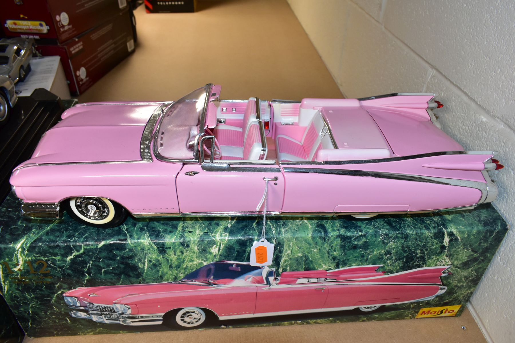 A BOXED MAISTO CADILLAC ELDORADO BIARRITZ (1959), No 33202, 1/12 scale, appears complete and in very - Image 5 of 6