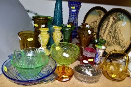 A GROUP OF CERAMICS AND GLASSWARE, including a Royal Doulton conical blue, white and gilt conical