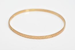 A 9CT YELLOW GOLD BANGLE, textured design all round, hallmarked 9ct gold Sheffield, approximate