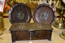 A PAIR OF EARLY 20TH CENTURY CIRCULAR COPPER PLAQUES AND AN ARTS & CRAFT STYLE COPPER BOX, the