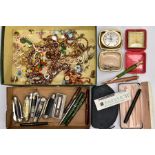 A BOX OF ASSORTED BALL POINT, FOUNTAIN PENS AND POCKET KNIVES, to include a jade green and gold trim