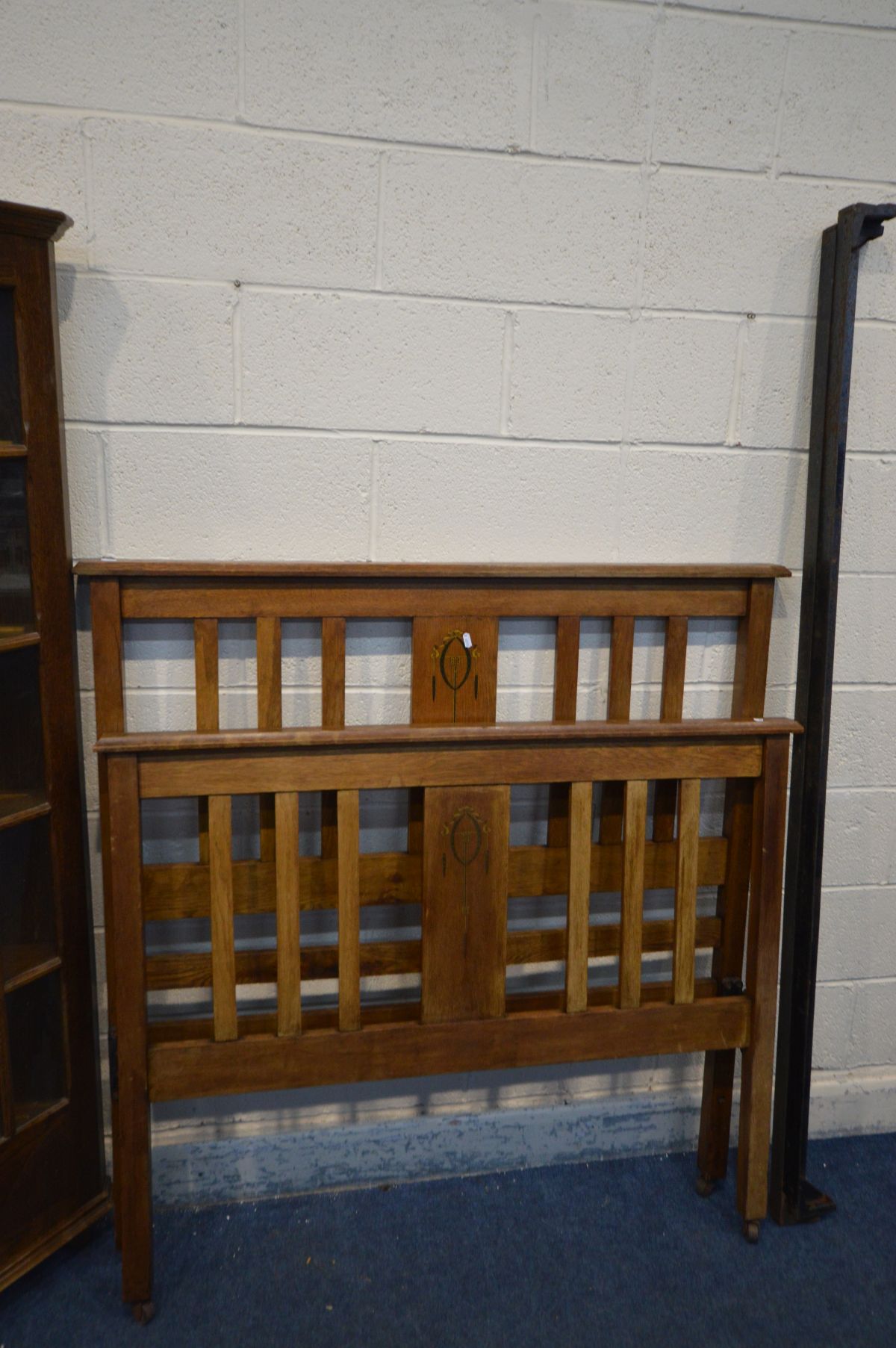 AN OAK CANTED SINGLE DOOR DISPLAY CABINET with four fixed shelves, width 109cm x depth 31cm x height - Image 3 of 3