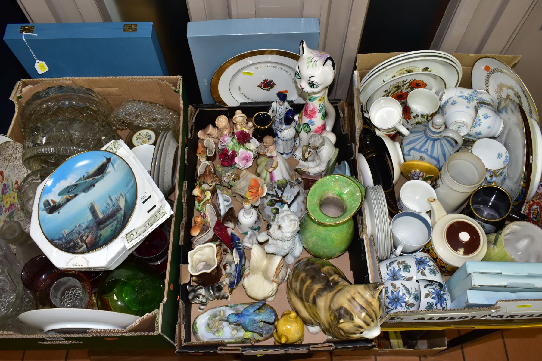 THREE BOXES AND LOOSE OF MISCELLANEOUS GLASS AND CERAMICS, including a boxed Wedgwood Alec Gibson