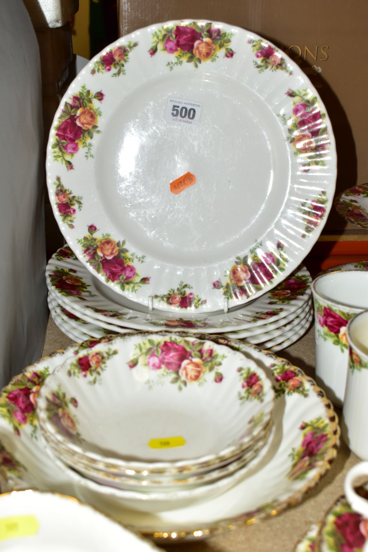 ROYAL ALBERT OLD COUNTRY ROSES PART DINNER SERVICE, comprising twelve dinner plates (six are - Image 6 of 13