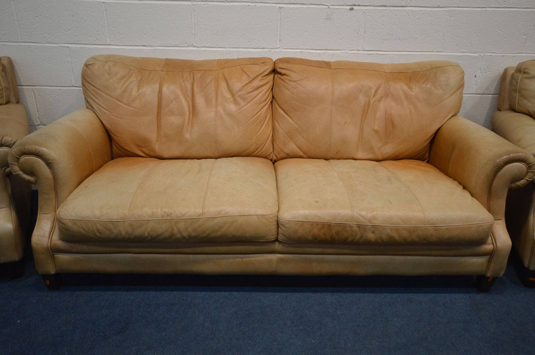 A BROWN LEATHER FOUR PIECE LOUNGE SUITE comprising a settee, width 200cm x seat width 159cm x - Image 3 of 3