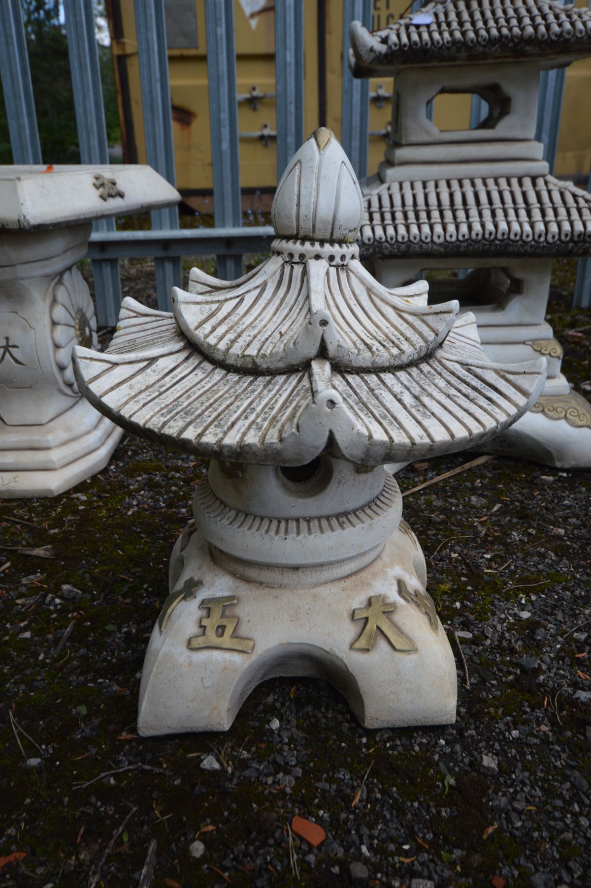 A PAIR OF COMPOSITE JAPANESE PAGODA'S - Image 2 of 2