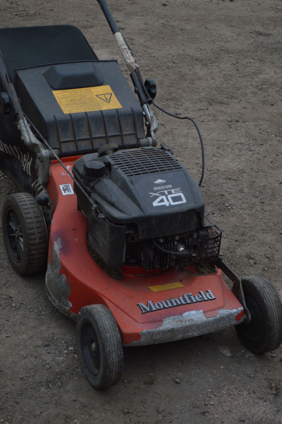 A MOUNTFIELD PETROL SELF PROPELLED LAWNMOWER with grass box - Image 2 of 2