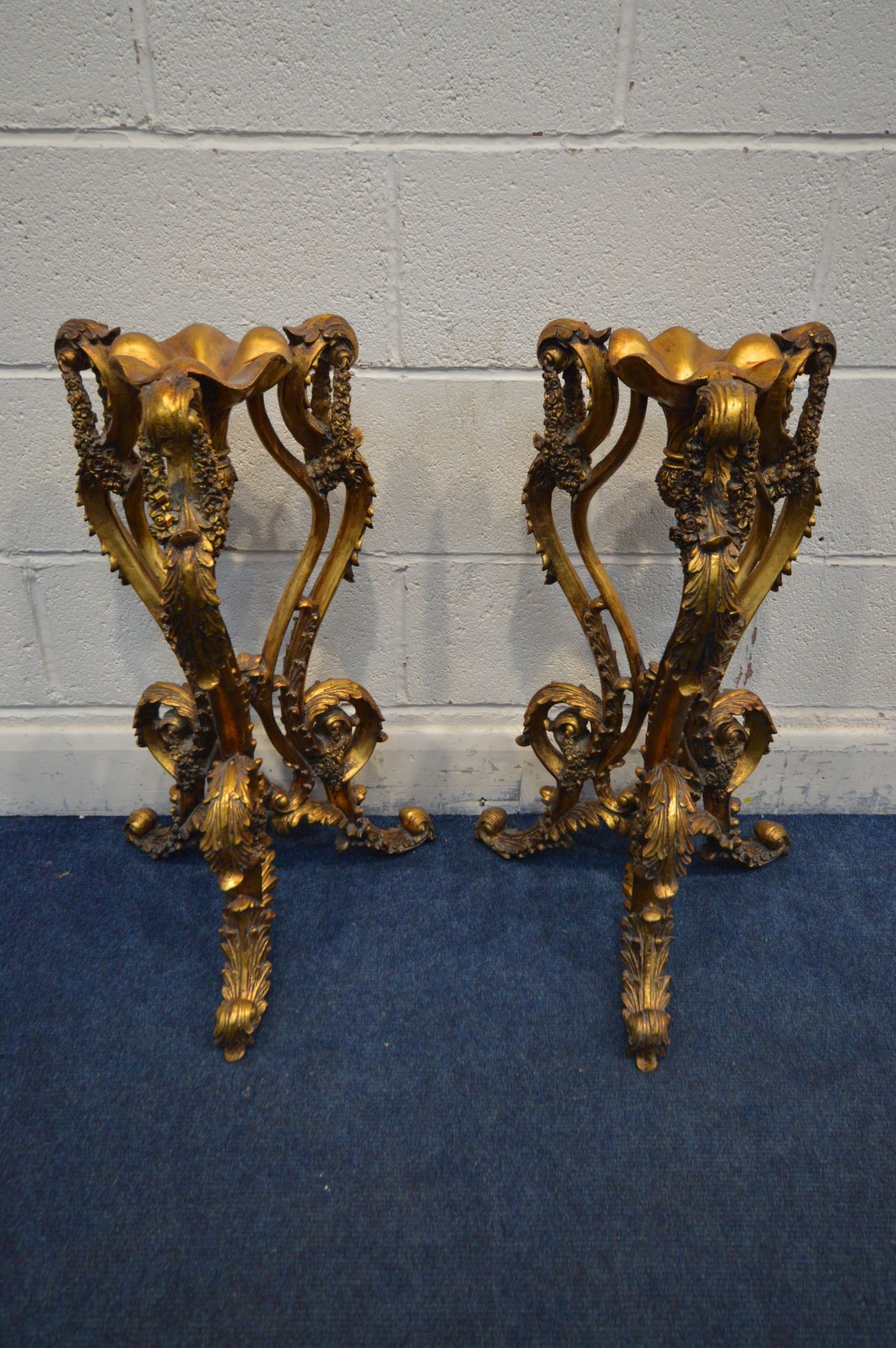A PAIR OF LATE 20TH CENTURY GILTWOOD CIRCULAR LAMP TABLES, marble top, on triple scrolled and - Image 4 of 6