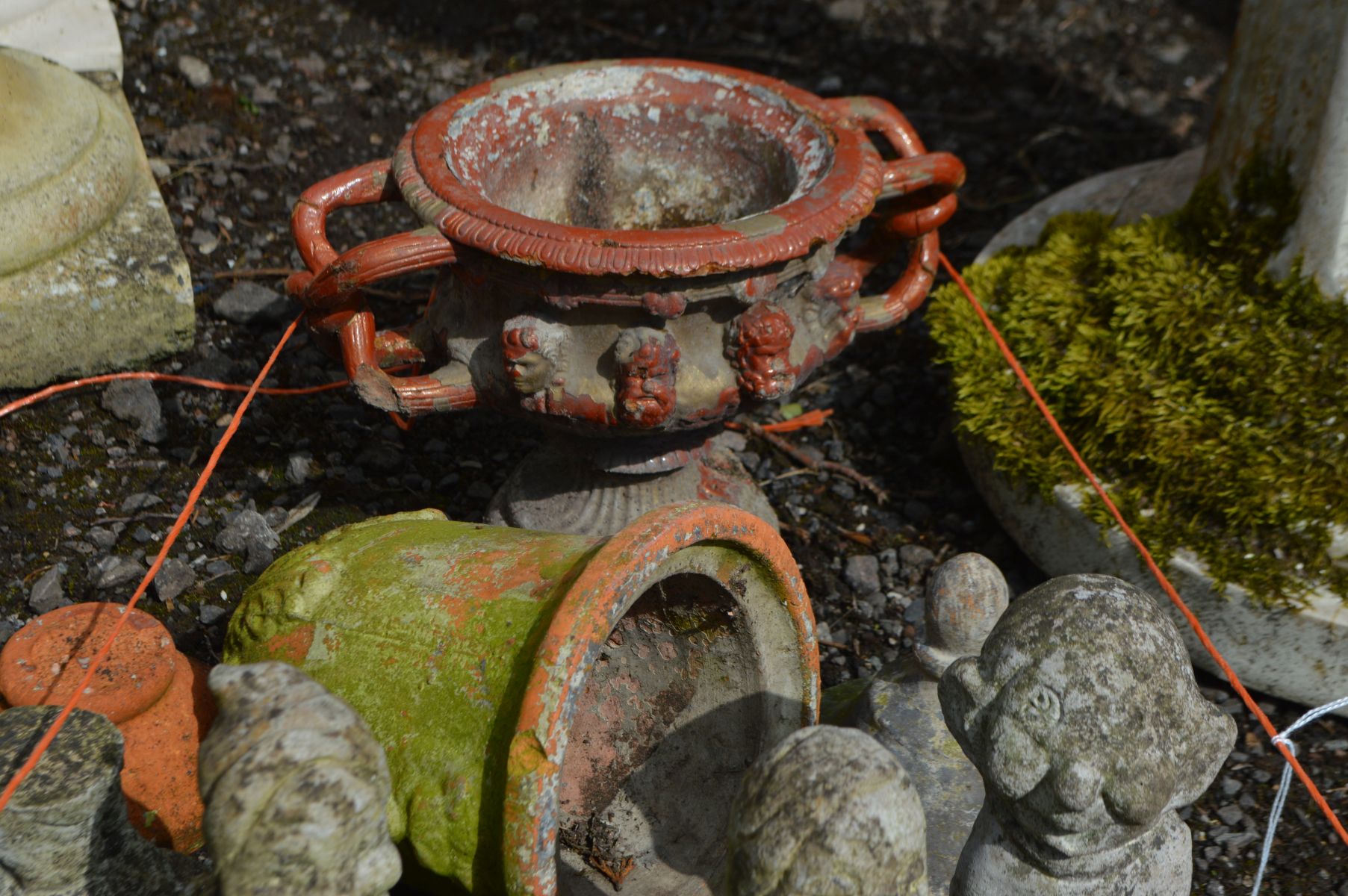 A QUANTITY OF GARDEN MISCELLANEOUS, to include a pair of foliate wall brackets, a pair of cast - Image 5 of 5