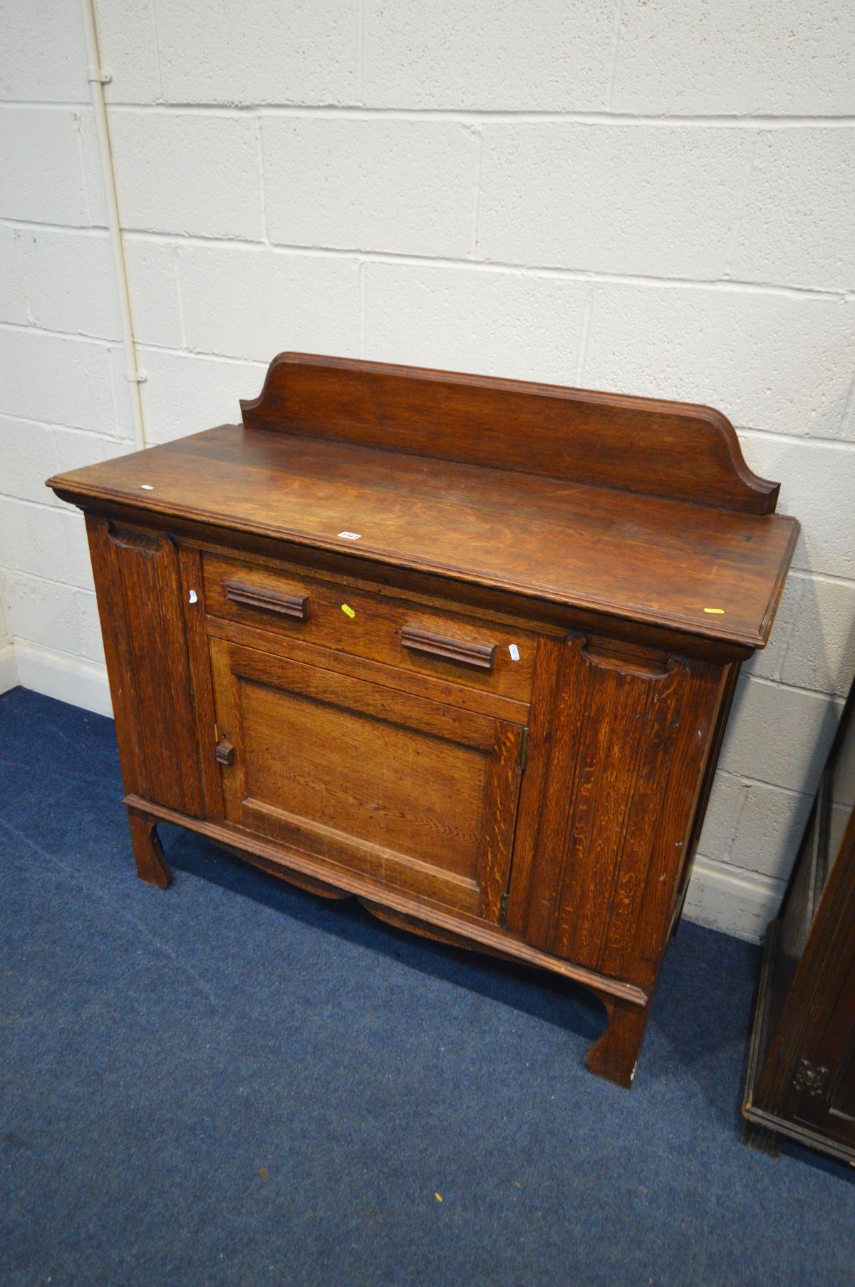 AN EARLY 20TH CENTURY OAK SIDEBOARD, with a raised back, one central drawer and cupboard door - Image 3 of 4