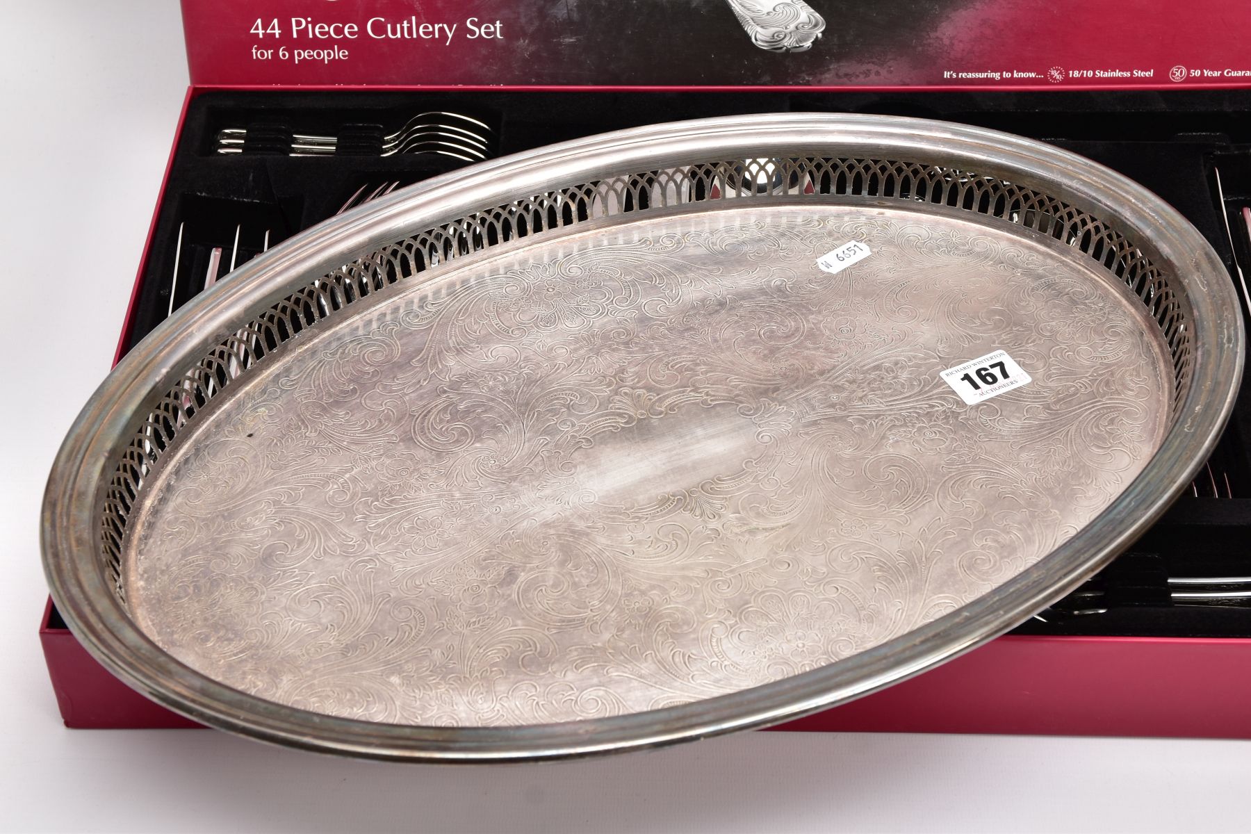 A BOXED 'ARTHUR PRICE' STAINLESS STEEL CUTLERY SET AND AN OVAL TRAY, a full 'Regency' forty four - Image 2 of 4