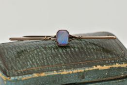 A YELLOW METAL OPAL BAR BROOCH, designed with an emerald cut opal cabochon, milgrain collet mount,