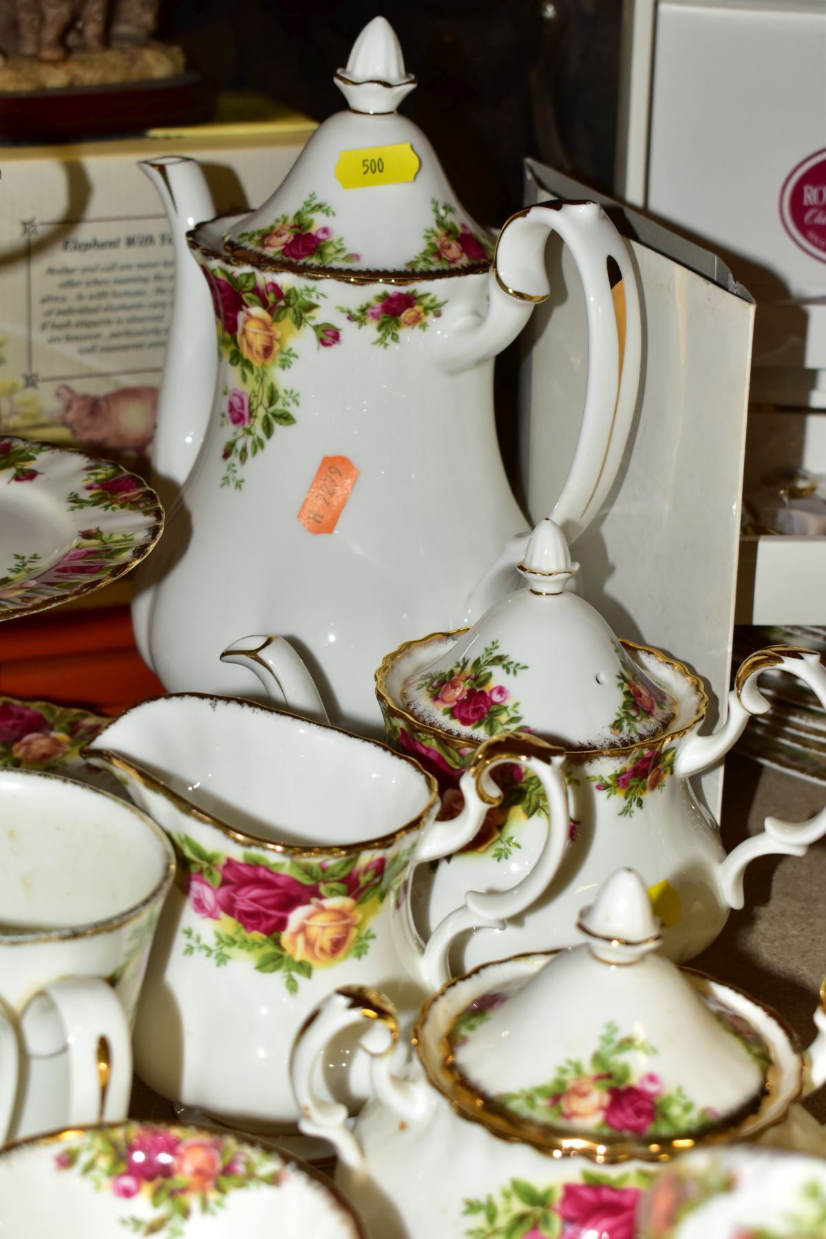 ROYAL ALBERT OLD COUNTRY ROSES PART DINNER SERVICE, comprising twelve dinner plates (six are - Bild 8 aus 13