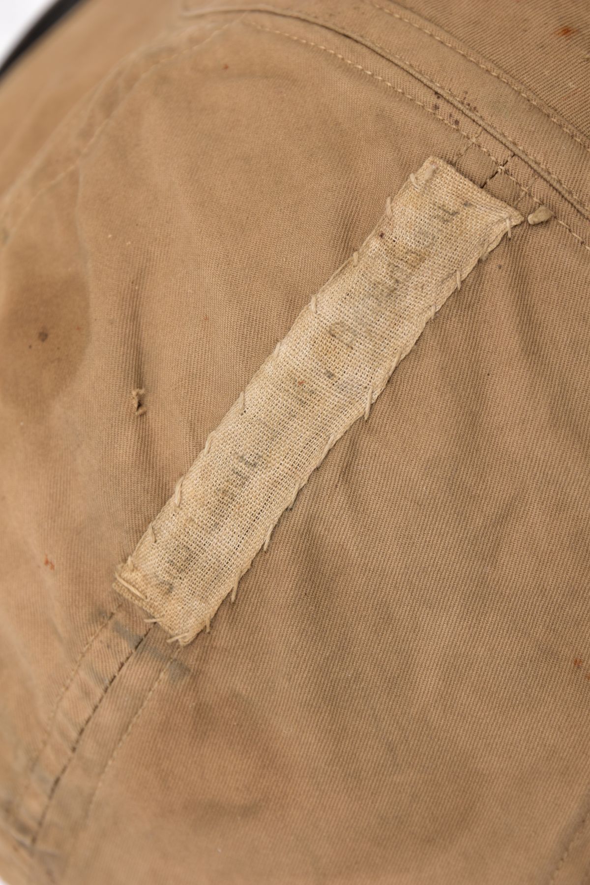 A WWII ERA USA FLYING HELMET IN BEIGE CANVAS WITH ATTACHED RADIO COMMUNICATION LEAD, the cap is by - Image 11 of 13