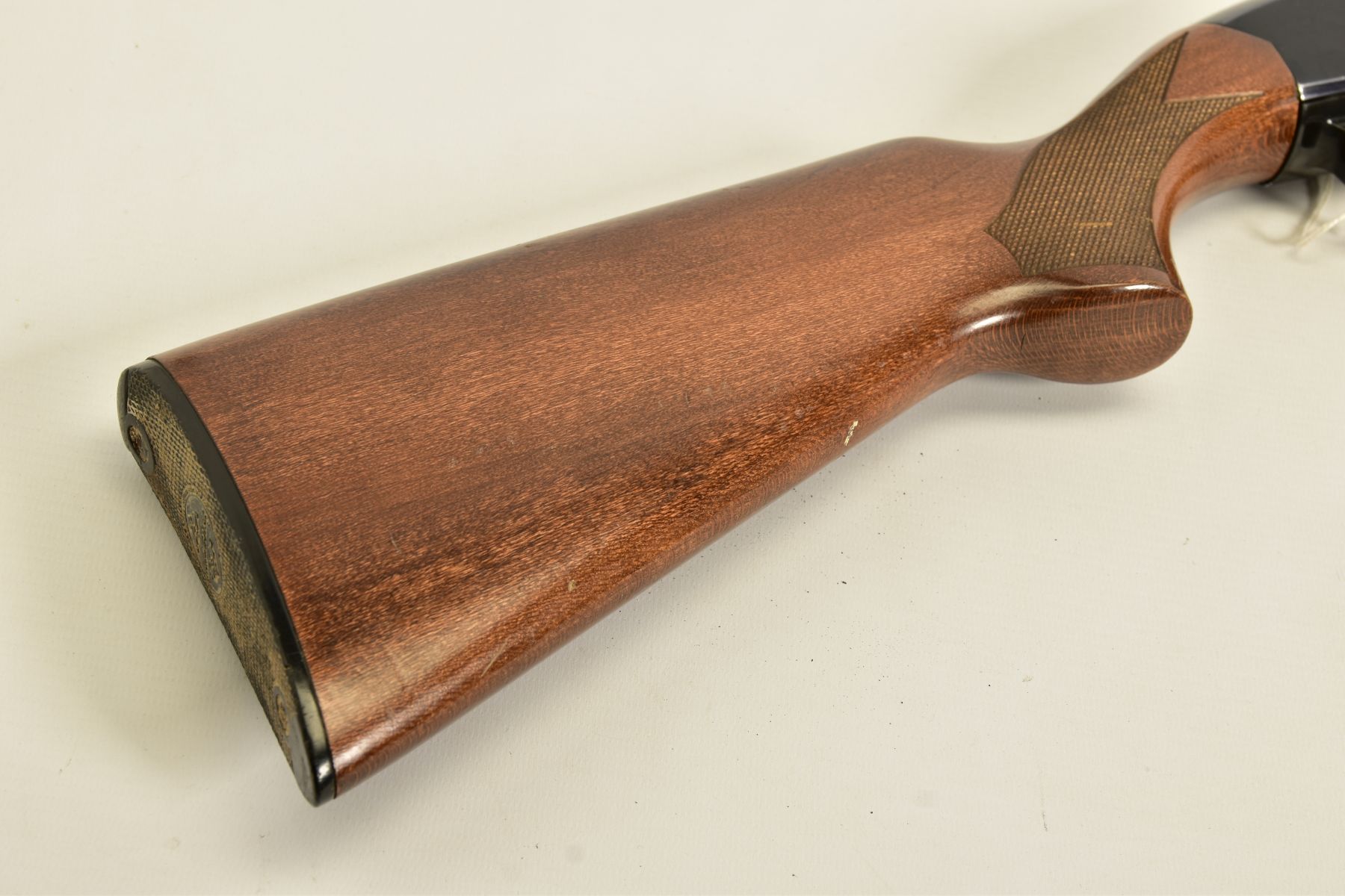 A 12 BORE 2¾'' CHAMBERED WINCHESTER RANGER MODEL 140 SINGLE BARREL SEMI AUTOMATIC, fitted with a - Image 4 of 15