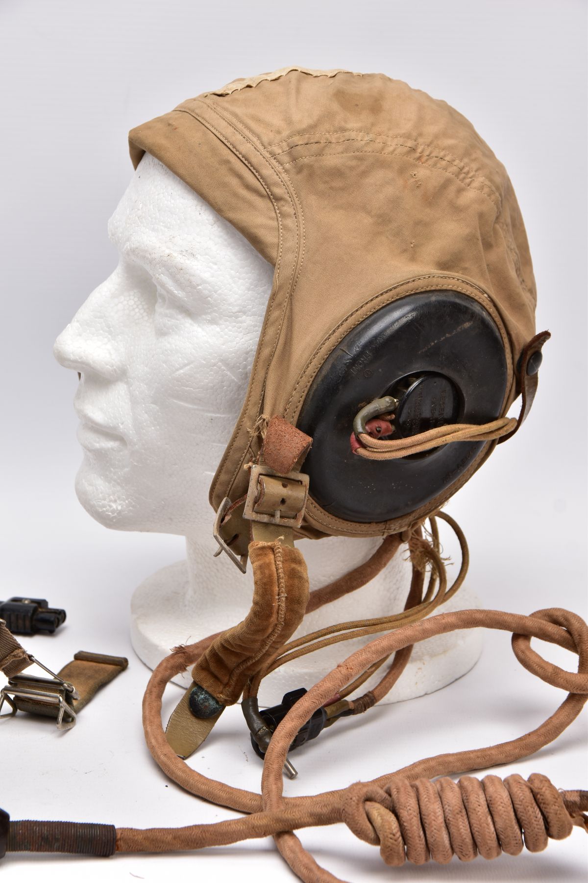 A WWII ERA USA FLYING HELMET IN BEIGE CANVAS WITH ATTACHED RADIO COMMUNICATION LEAD, the cap is by - Image 8 of 13