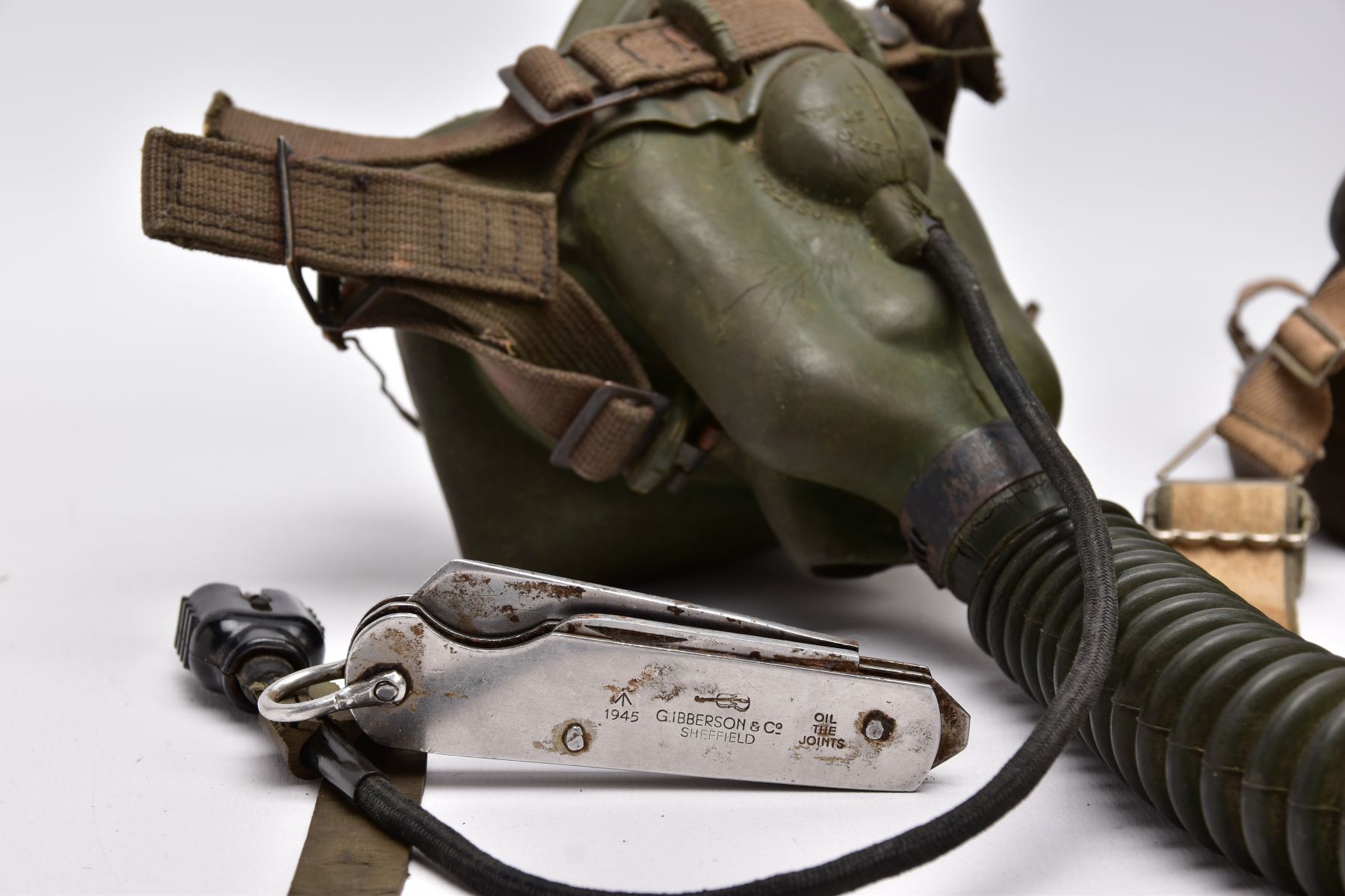 A WWII ERA USA FLYING HELMET IN BEIGE CANVAS WITH ATTACHED RADIO COMMUNICATION LEAD, the cap is by - Image 5 of 13