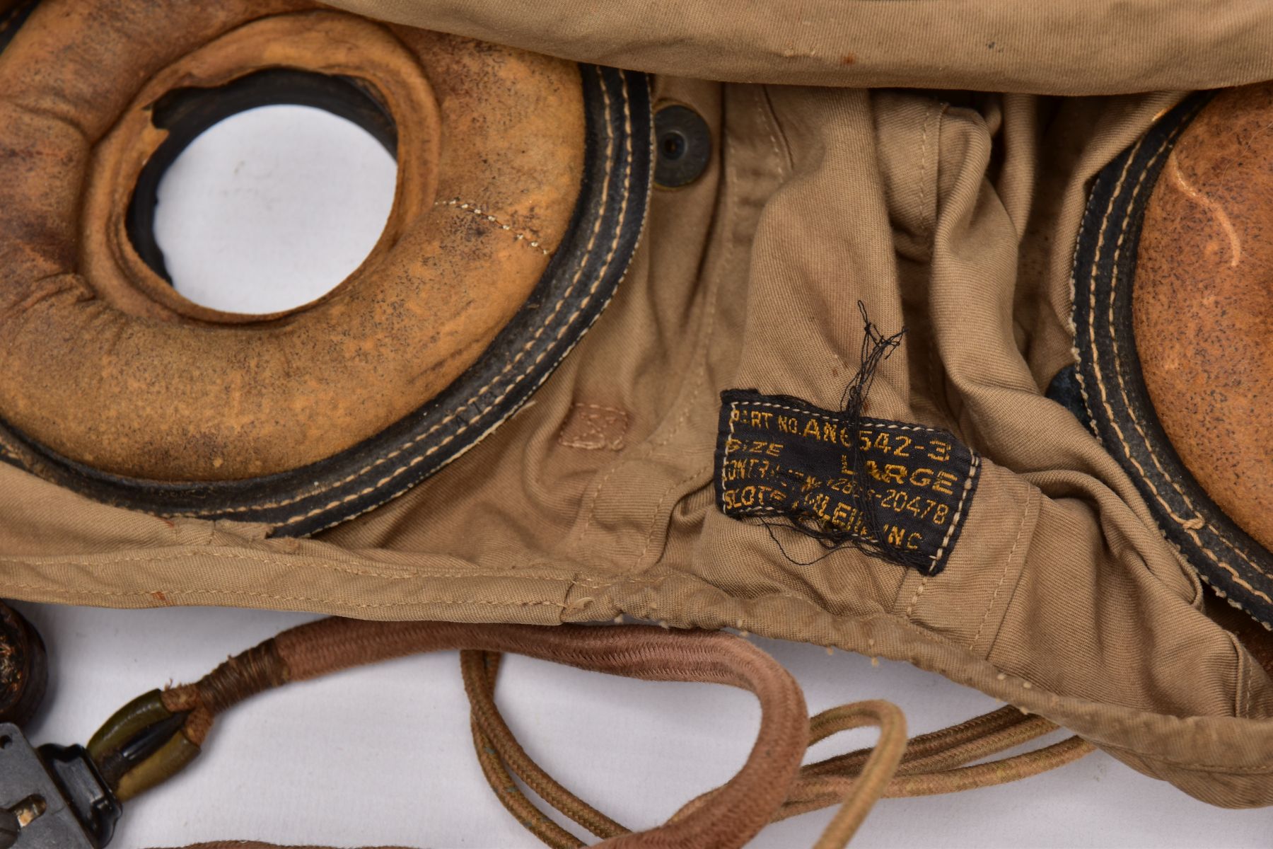 A WWII ERA USA FLYING HELMET IN BEIGE CANVAS WITH ATTACHED RADIO COMMUNICATION LEAD, the cap is by - Image 13 of 13