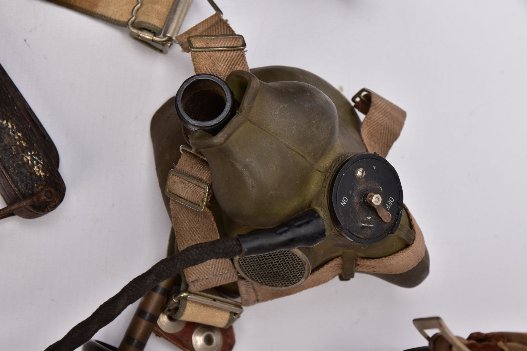 A WWII ERA USA FLYING HELMET IN BEIGE CANVAS WITH ATTACHED RADIO COMMUNICATION LEAD, the cap is by - Image 3 of 13