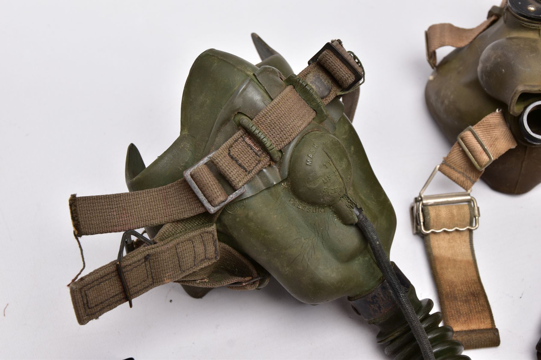 A WWII ERA USA FLYING HELMET IN BEIGE CANVAS WITH ATTACHED RADIO COMMUNICATION LEAD, the cap is by - Image 2 of 13