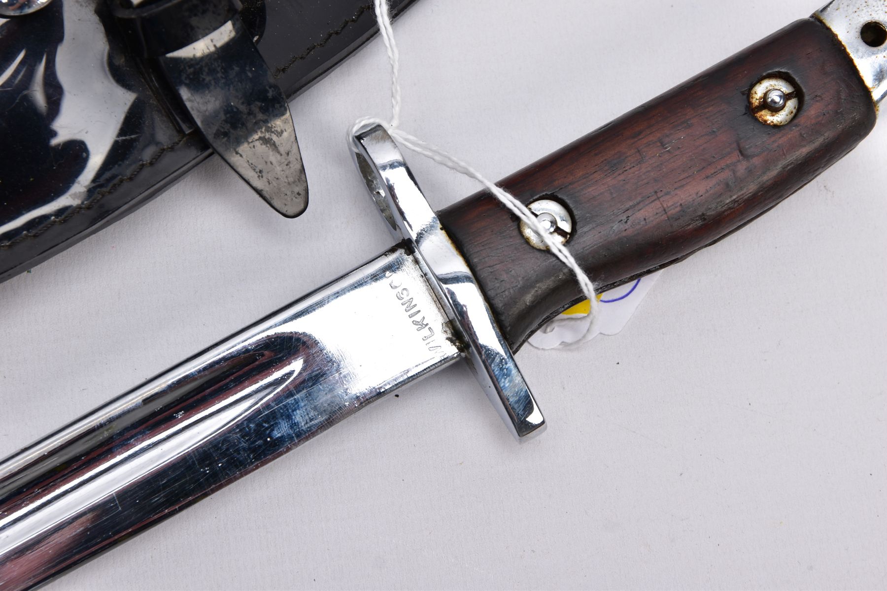 TWO X 1907 PATTERN SMLE DRESS BAYONETS in high gloss belt frogs and scabbards, grips are wooden with - Image 10 of 11