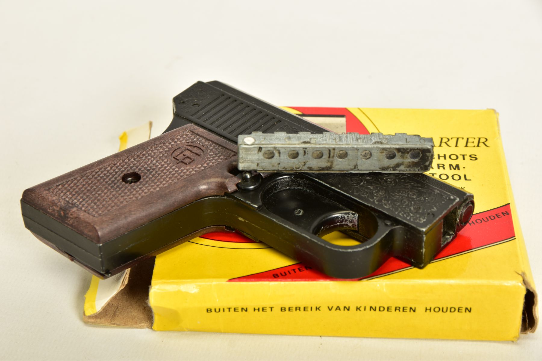 AN ITALIAN .22'' BLANK STARTING PISTOL with a magazine and original box, together with .22'' Blank - Image 4 of 10