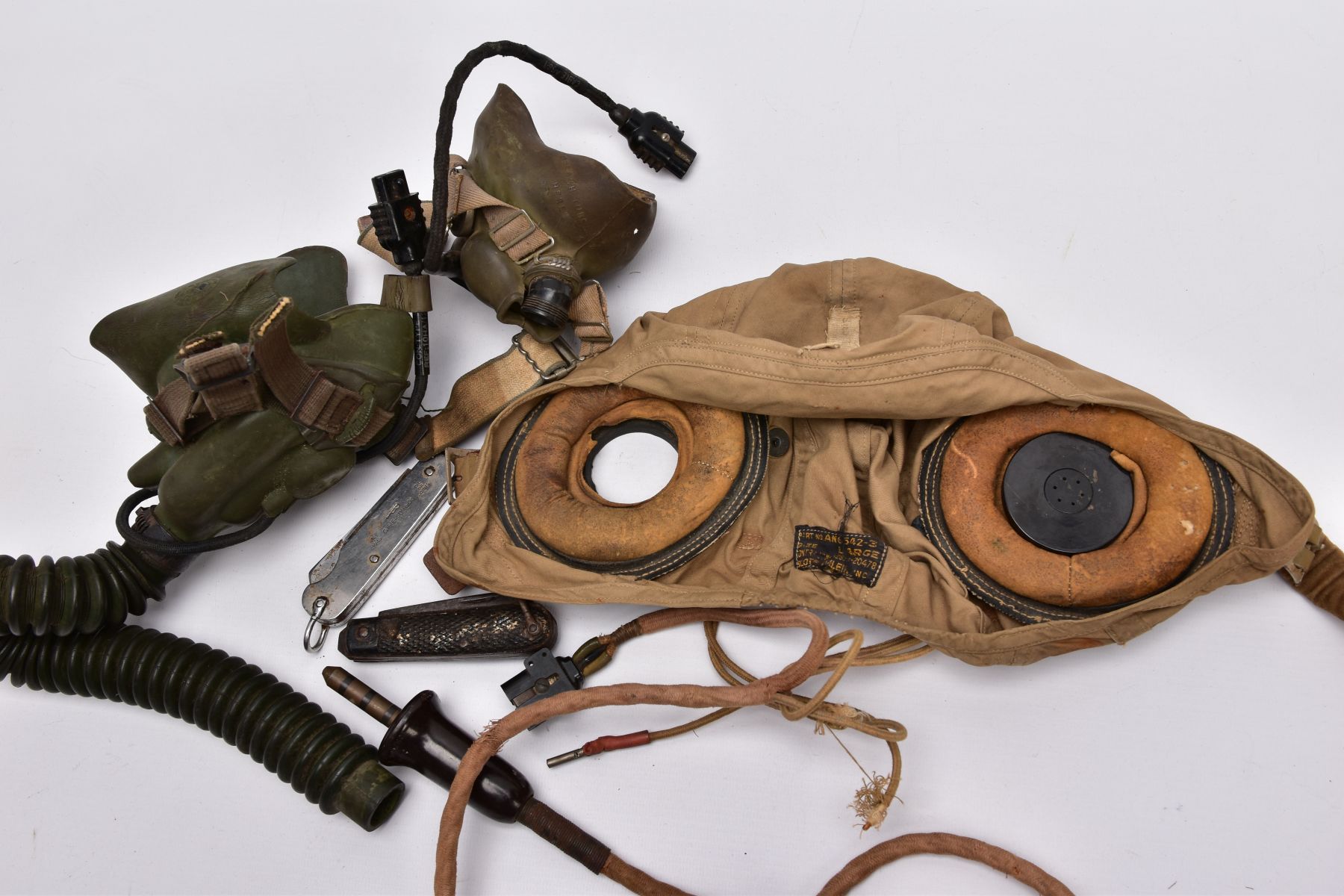 A WWII ERA USA FLYING HELMET IN BEIGE CANVAS WITH ATTACHED RADIO COMMUNICATION LEAD, the cap is by - Image 12 of 13