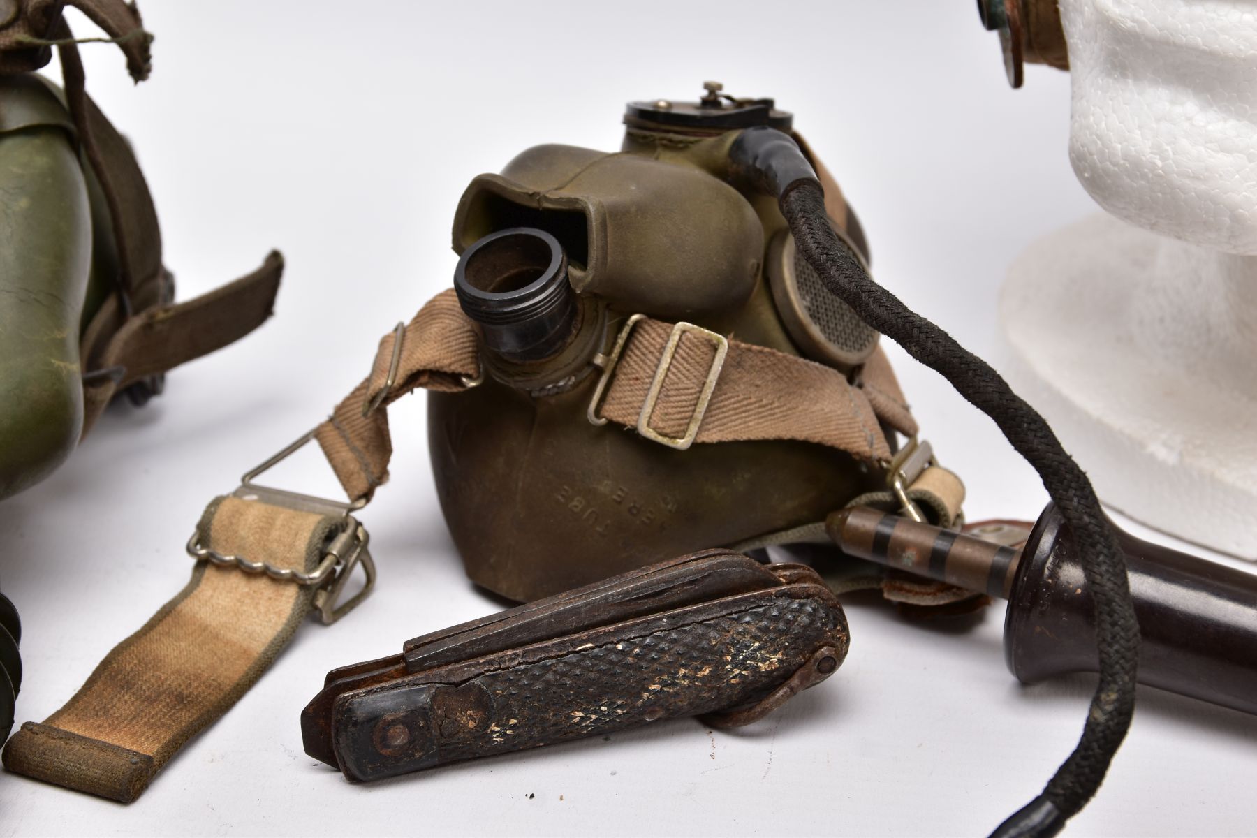 A WWII ERA USA FLYING HELMET IN BEIGE CANVAS WITH ATTACHED RADIO COMMUNICATION LEAD, the cap is by - Image 4 of 13