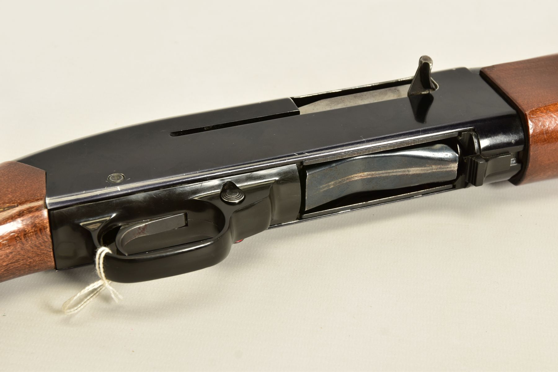 A 12 BORE 2¾'' CHAMBERED WINCHESTER RANGER MODEL 140 SINGLE BARREL SEMI AUTOMATIC, fitted with a - Image 3 of 15