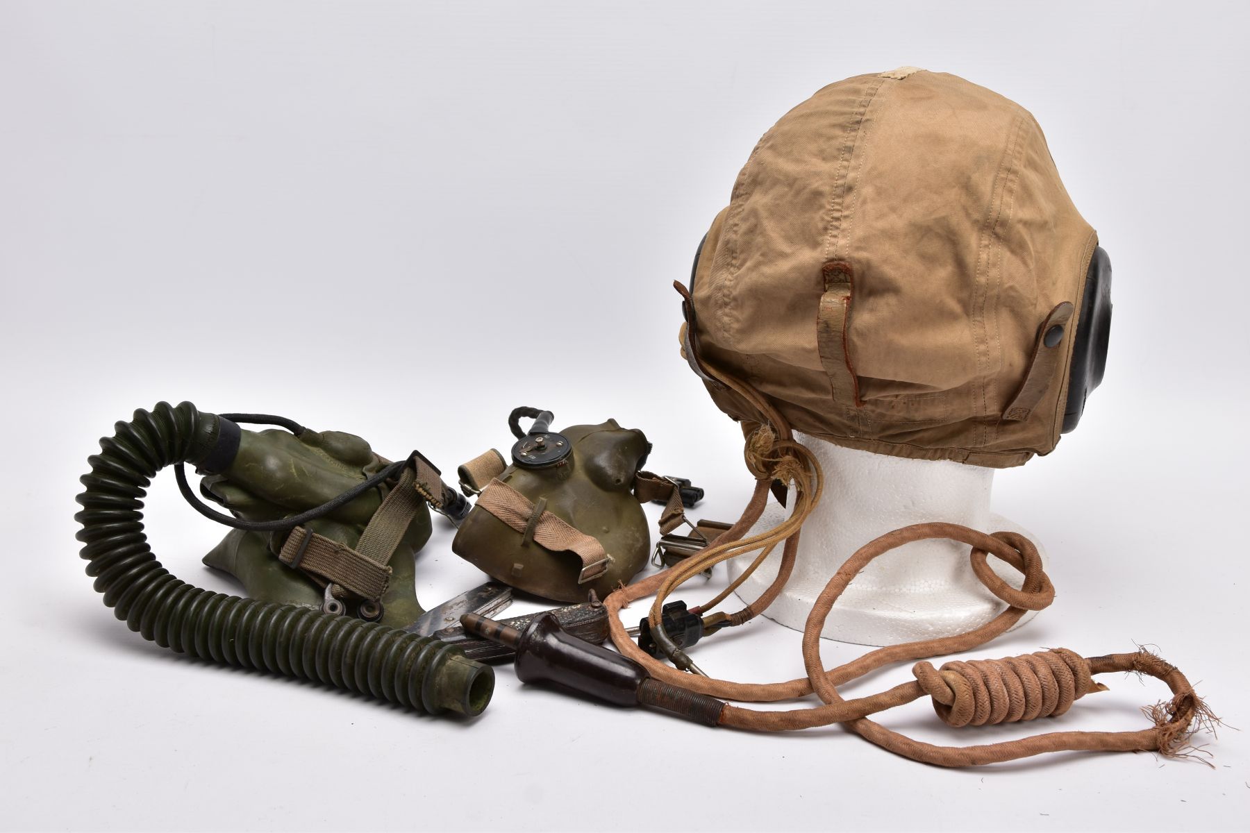 A WWII ERA USA FLYING HELMET IN BEIGE CANVAS WITH ATTACHED RADIO COMMUNICATION LEAD, the cap is by - Image 9 of 13