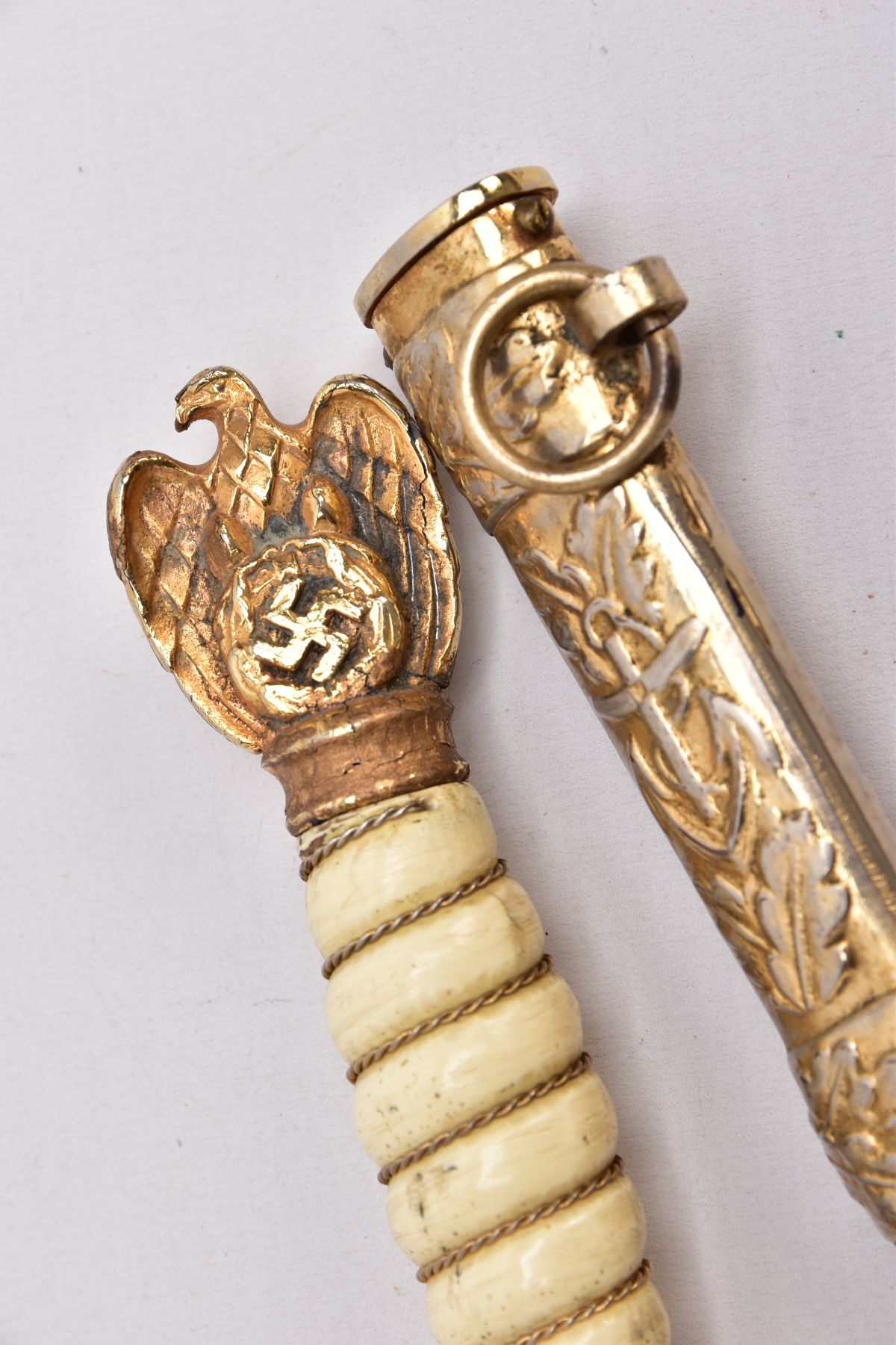 A POST WWII COPY OF A GERMAN KRIEGSMARINE OFFICERS DAGGER, blade has a circular RZM logo with M7/ - Image 6 of 7