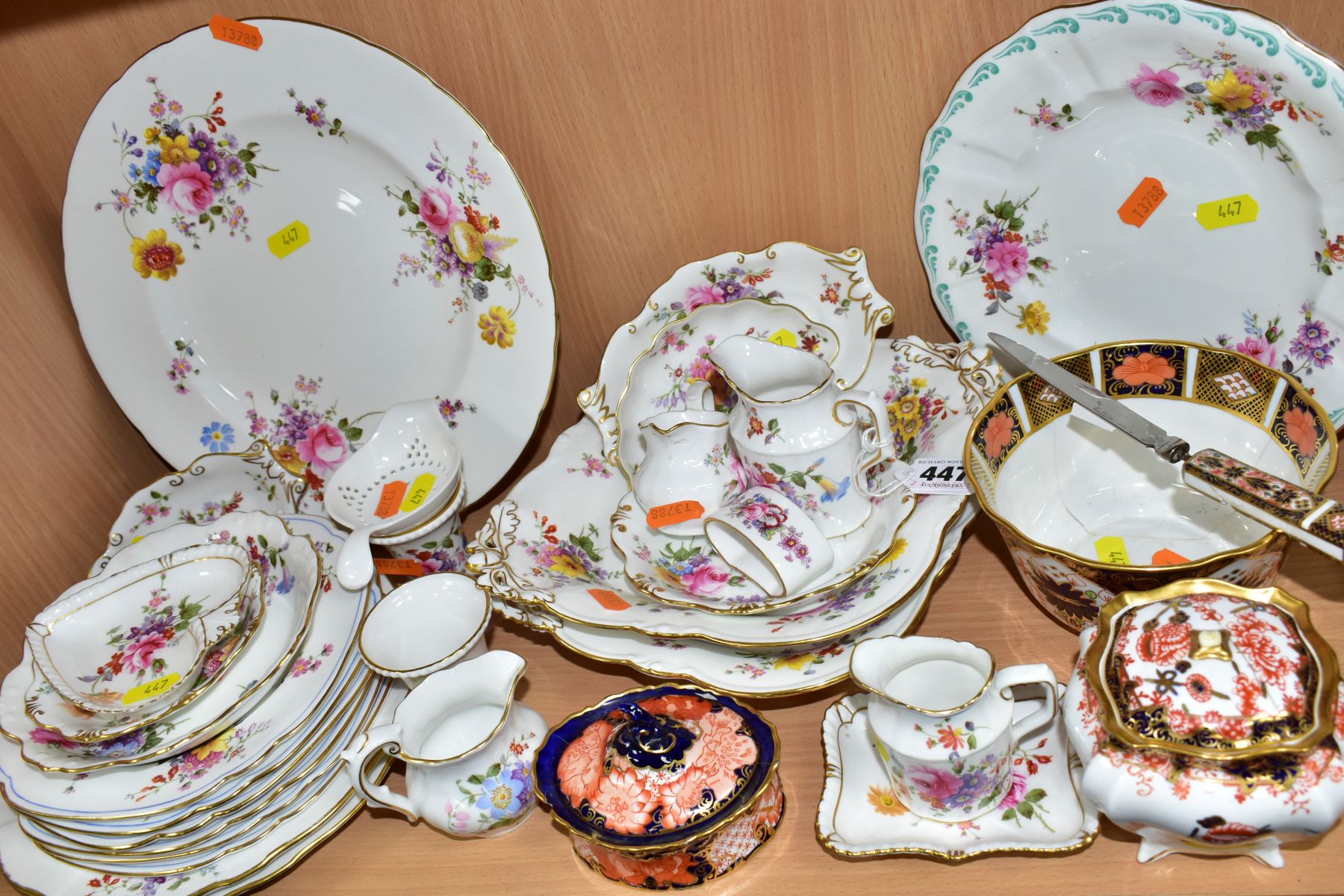 A QUANTITY OF ROYAL CROWN DERBY 'DERBY POSIES' AND ASSORTED IMARI PATTERNS, all four Imari pieces - Image 8 of 8
