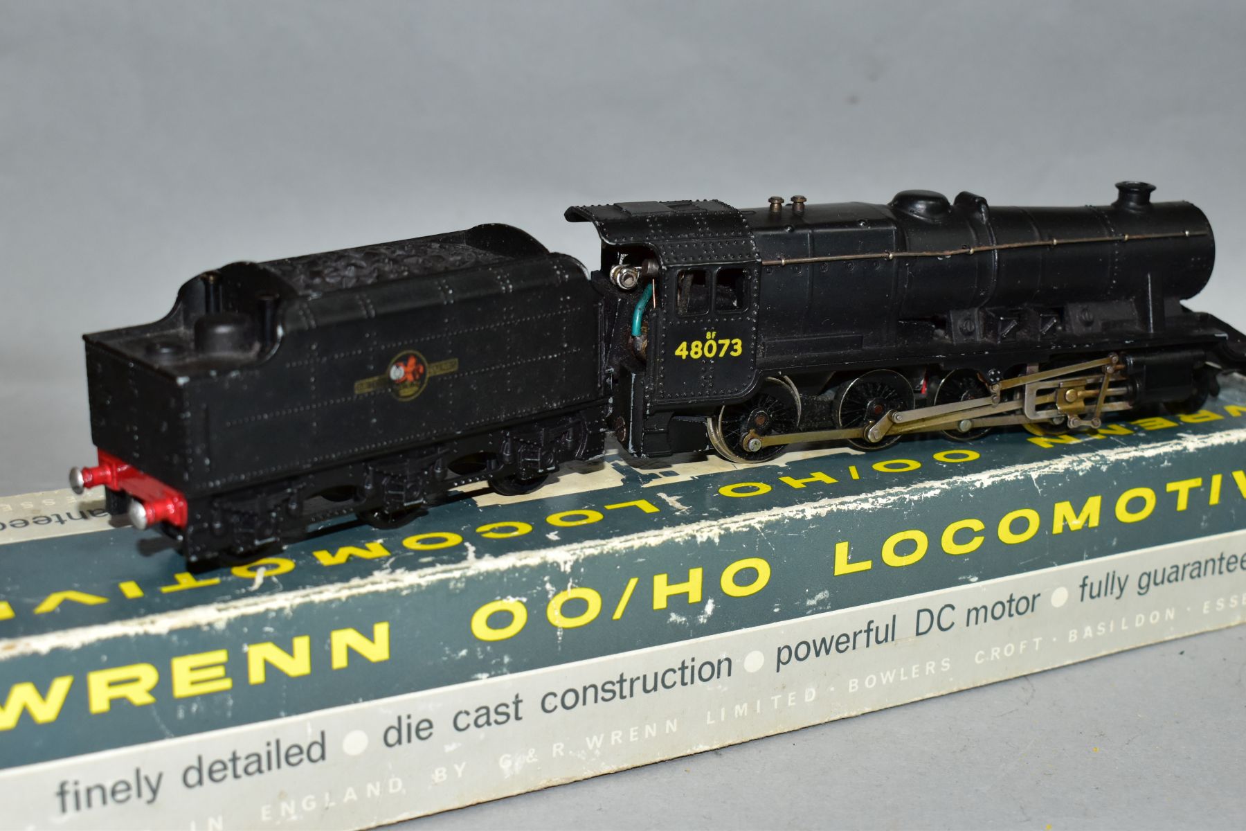 A BOXED WRENN RAILWAYS 00 GAUGE CLASS 8F LOCOMOTIVE, No 48073, B.R black livery (W2224), appears - Image 3 of 3