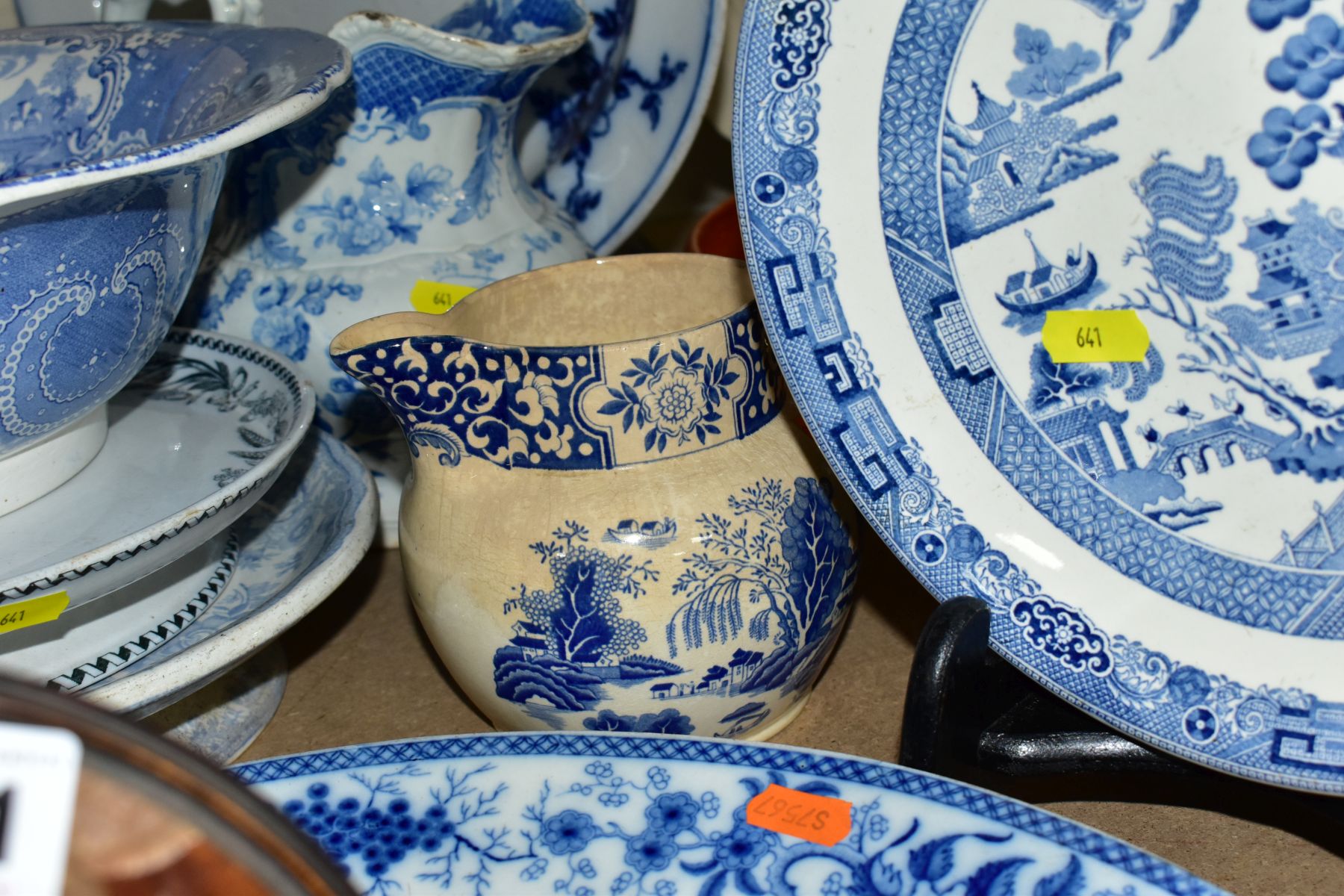 A GROUP OF 19TH AND 20TH CENTURY BLUE AND WHITE TRANSFER PRINTED POTTERY, to include an unmarked - Image 4 of 17