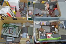 A QUANTITY OF BOXED AND UNBOXED 00 GAUGE MODEL RAILWAY LINESIDE BUILDINGS AND ACCESSORIES, Hornby