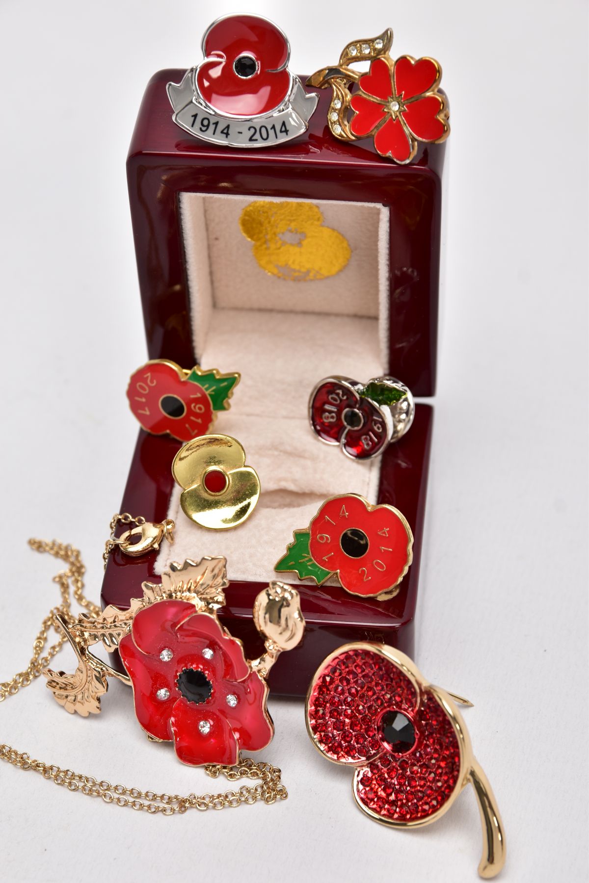 A COLLECTION OF ROYAL BRITISH LEGION AND OTHER COMMEMORATIVE POPPY PINS, to include a Royal - Image 2 of 3