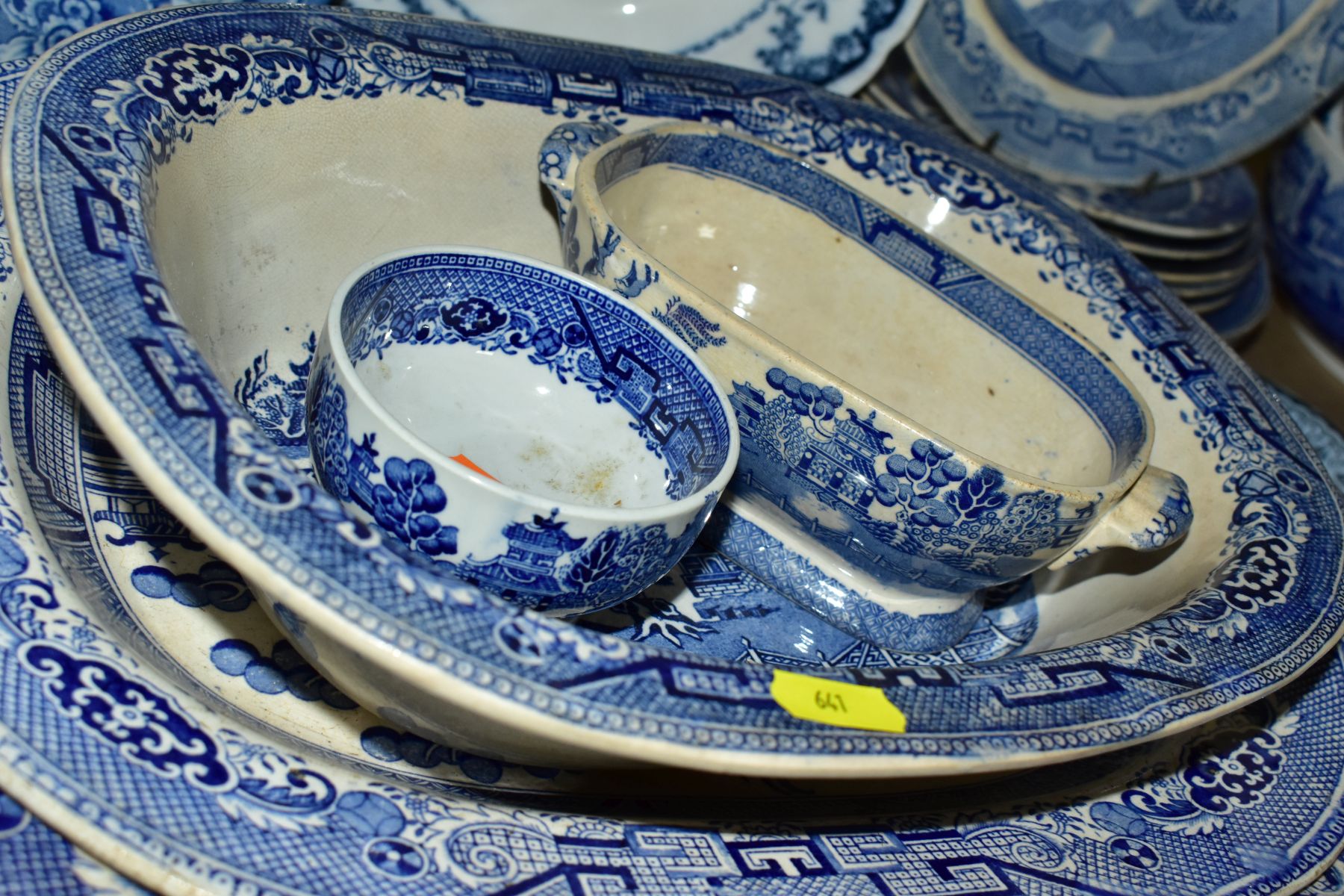 A GROUP OF 19TH AND 20TH CENTURY BLUE AND WHITE TRANSFER PRINTED POTTERY, to include an unmarked - Image 11 of 17