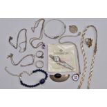 A BAG OF ASSORTED SILVER AND WHITE METAL JEWELLERY, to include a silver and onyx cabochon abstract
