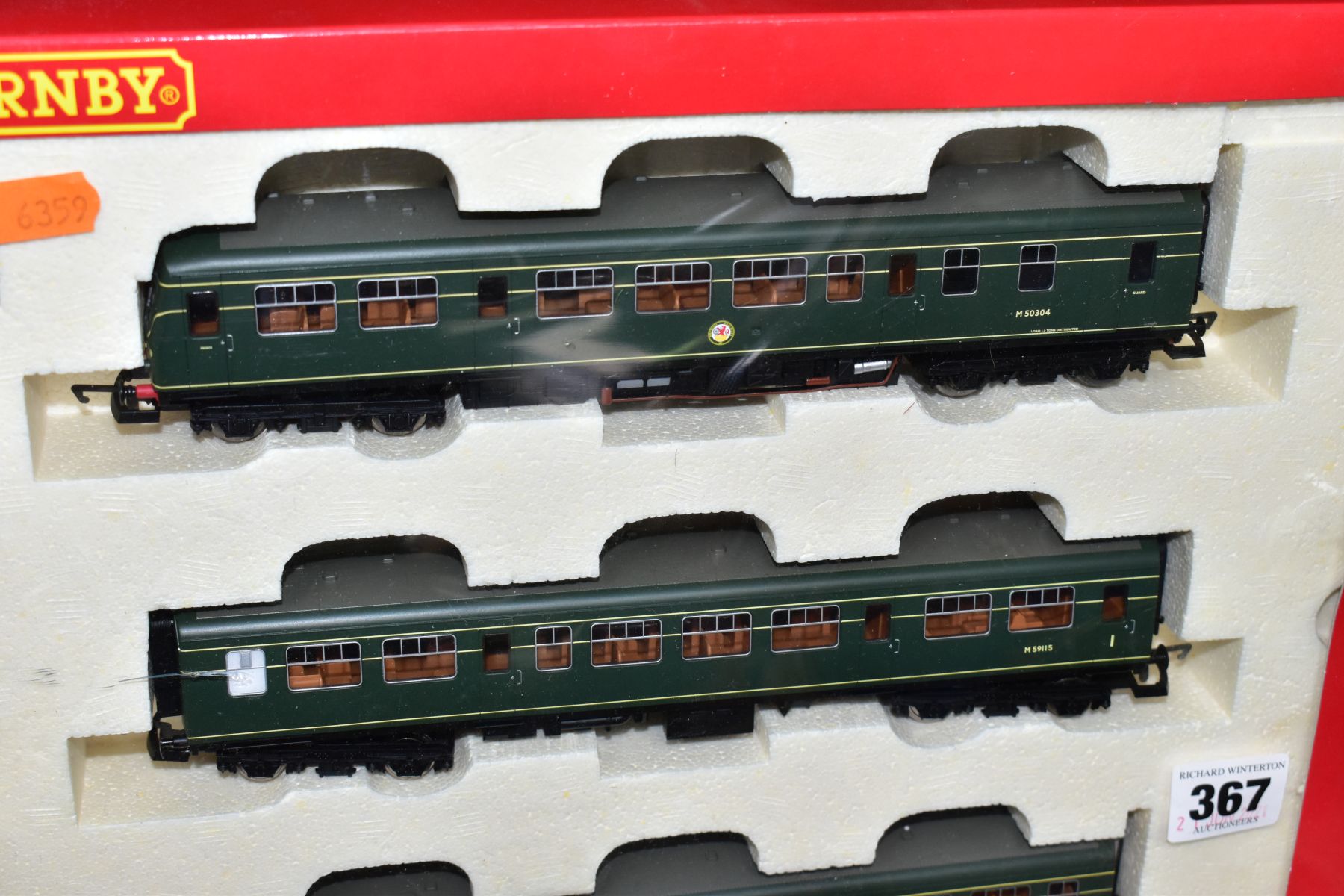 A BOXED HORNBY RAILWAYS 00 GAUGE MATCHED TRAIN SERIES B.R CLASS 101 THREE CAR D.M.U. SET, No - Image 2 of 3