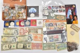 A SMALL CIGAR BOX OF WORLD COINS AND COMMEMORATIVES AND STAMP AND BANKNOTE ITEMS to include Golden
