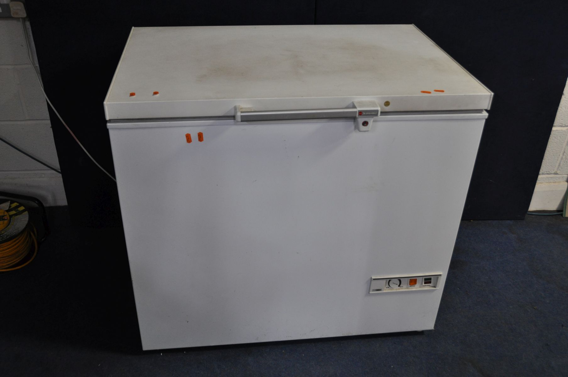 A SCANDINOVA CHEST FREEZER 93cm wide (PAT pass and working at -20 degrees)