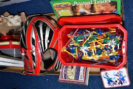 A QUANTITY OF ASSORTED TOYS, GAMES AND MISCELLANEOUS ITEMS, to include tub of K'Nex building blocks,