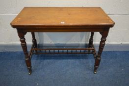 AN EDWARDIAN WALNUT CARD TABLE, with a fold over top enclosing a baize interior, on turned legs