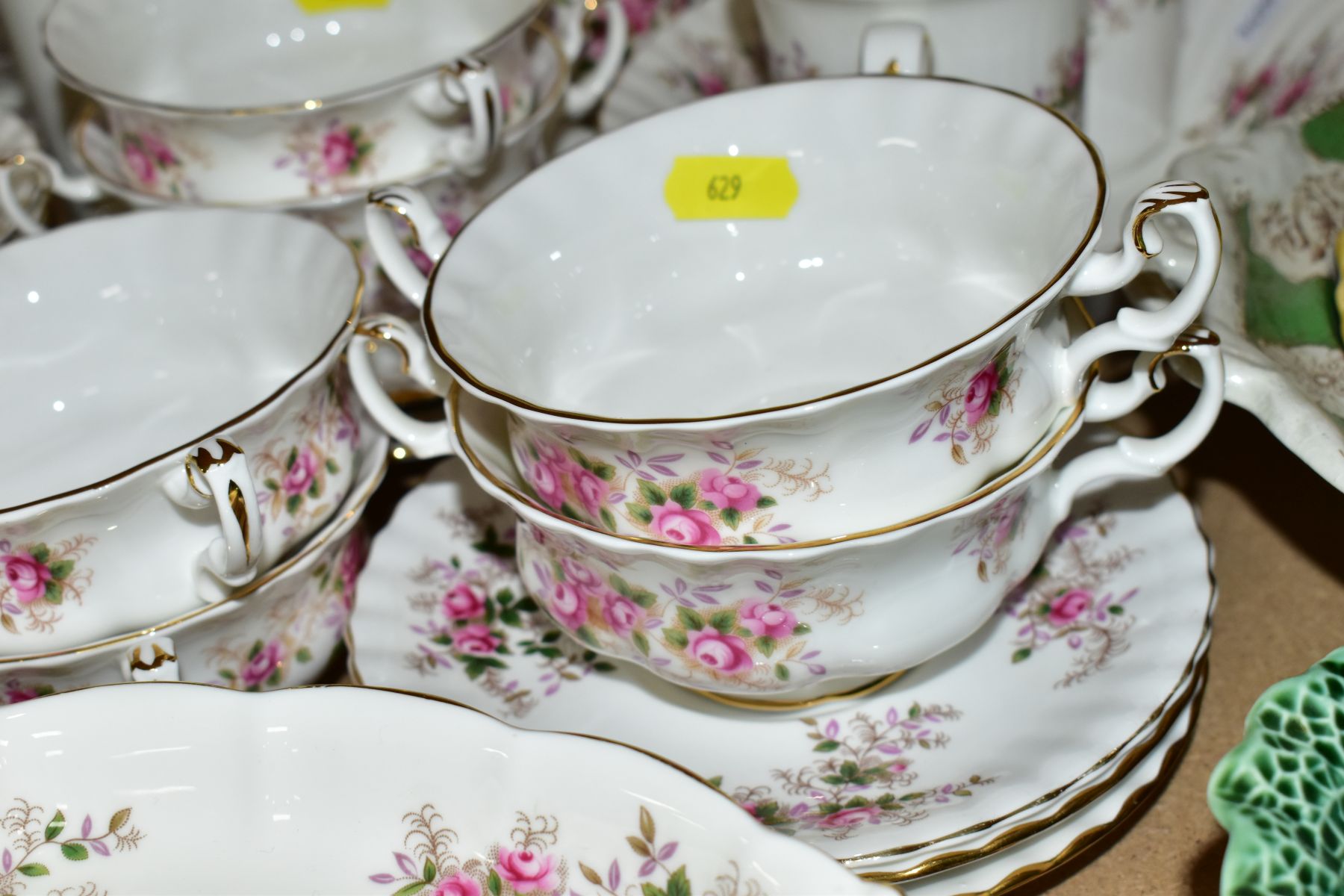 ROYAL ALBERT 'LAVENDER ROSE' PATTERN DINNER, TEA AND COFFEE SERVICE, oval platter (seconds), twin - Image 13 of 14