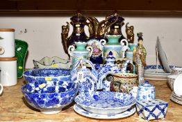 A QUANTITY OF LATE 19TH TO LATE 20TH CENTURY POTTERY AND PORCELAIN, including a modern cloisonne